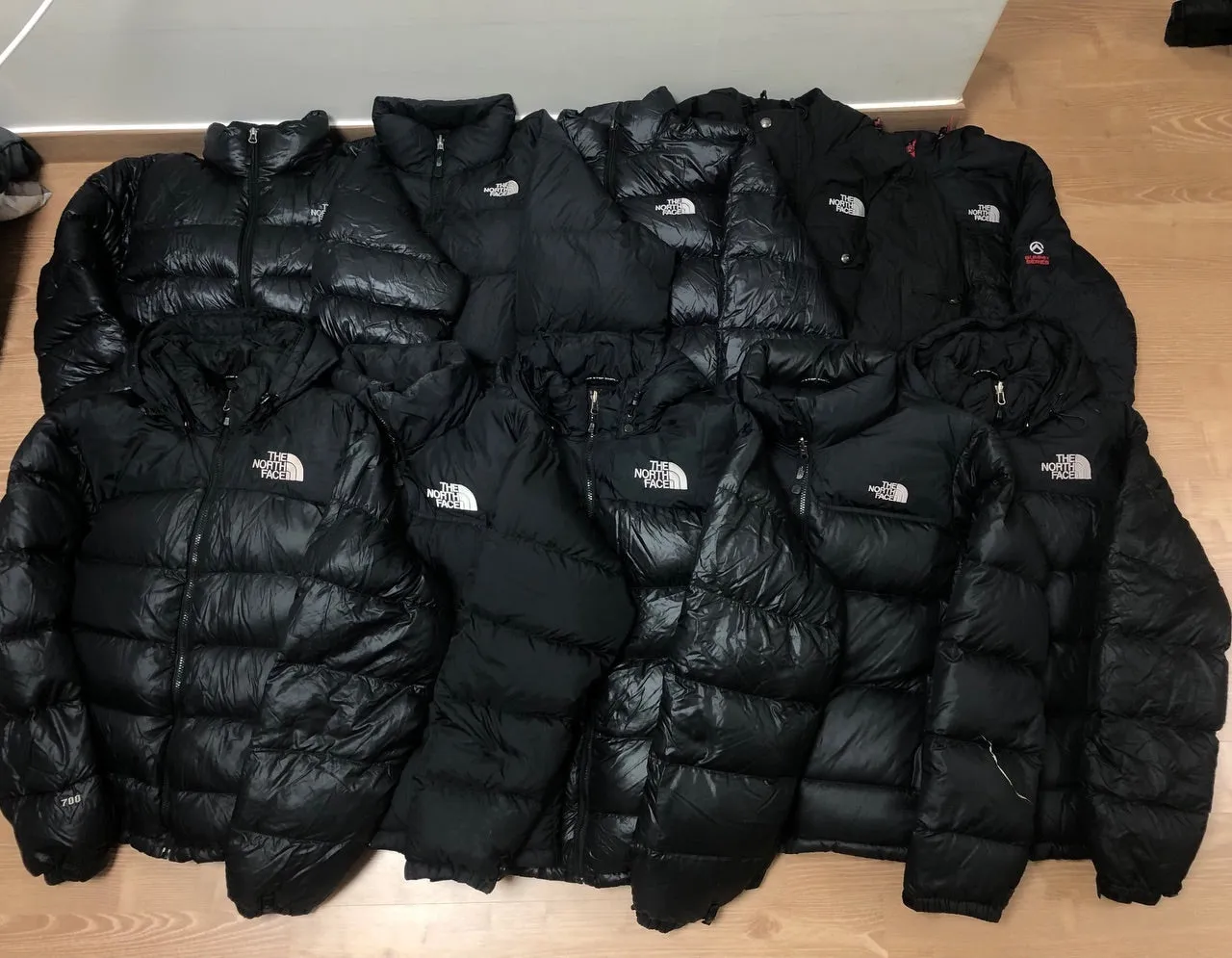 Fleek Credit: TNF Nutpse jackets- 20 pieces - Custom