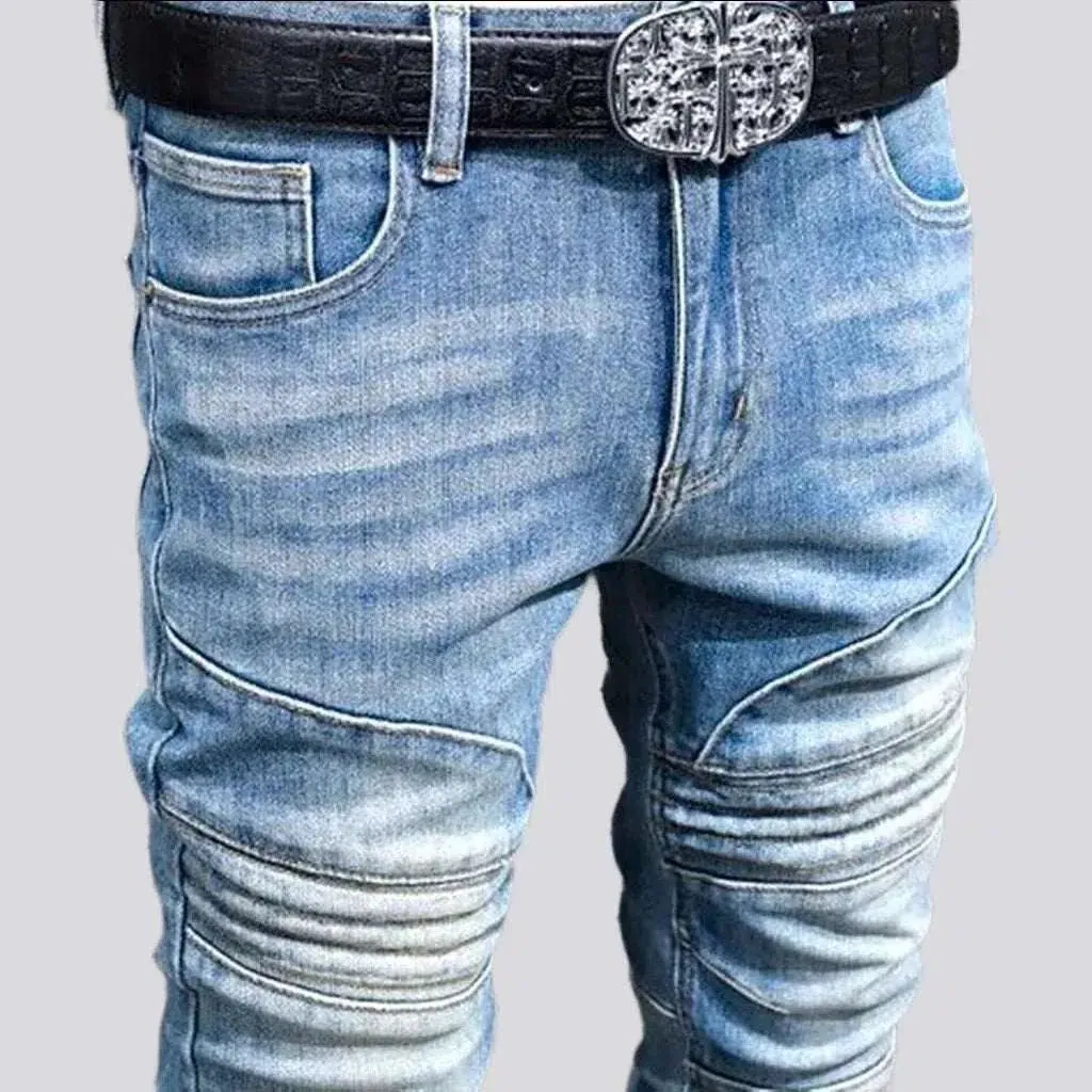 Light wash mid-waist jeans