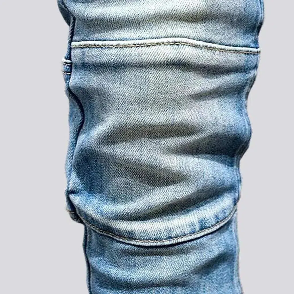 Light wash mid-waist jeans