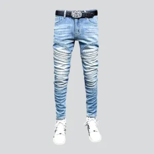 Light wash mid-waist jeans